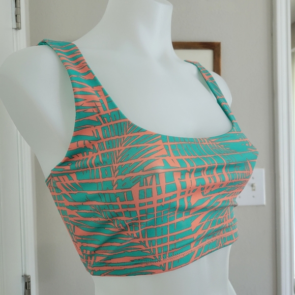 Forever 21 Twisted Back Sports Bra M NWT Tropical Leaf Neon Low Impact Quick Dry - Picture 2 of 10